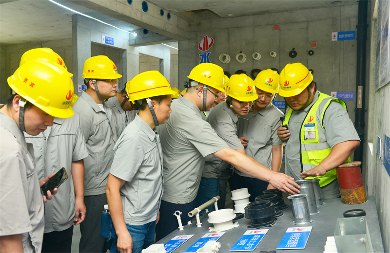 为进一步推进优质客户高效履约，提升交付品质、达成客户满意，2025年6月25日，尊龙建设集团在上海组织召开2025年越秀地产、华润置业客户履约推进会。